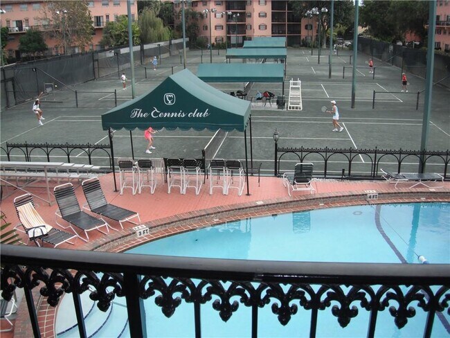 Building Photo - 660 Tennis Club Dr