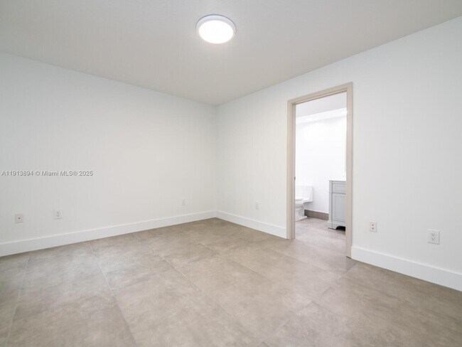 Building Photo - 20729 NE 32nd Ave