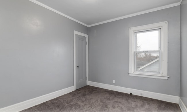 Building Photo - 10002 Manor