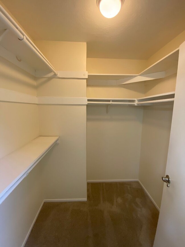 Building Photo - 1100 Island Dr