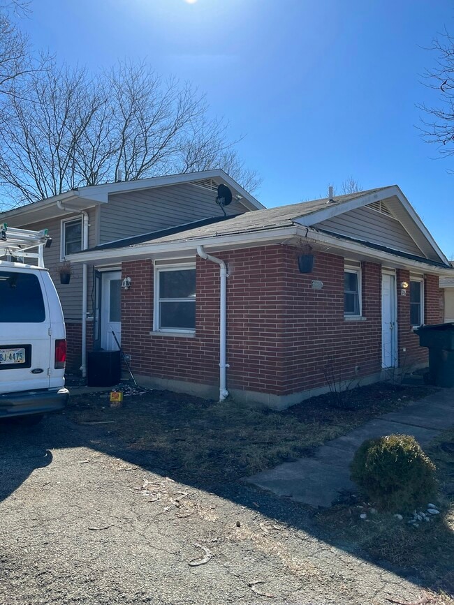 Building Photo - 2062 Hickorydale Dr