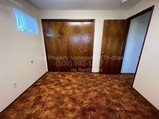 Building Photo - 5210 W Henry St