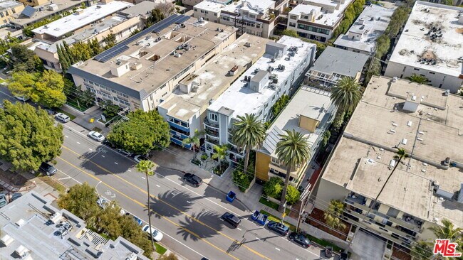 Building Photo - 11952 Montana Ave