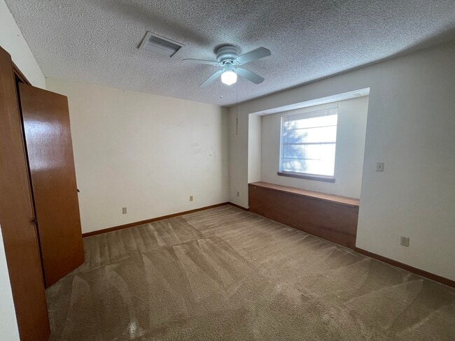 Building Photo - 6511 Amposta Dr