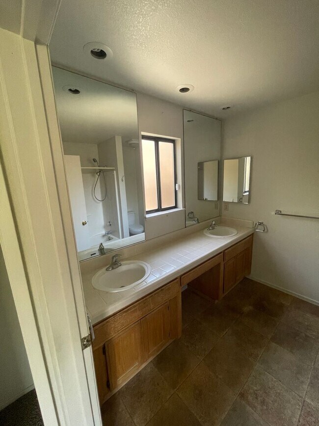 Building Photo - Central Chico, 3/2 fenced yard, 2 car garage, Gardener included, Solar, Fireplace, Craftsman Pergola