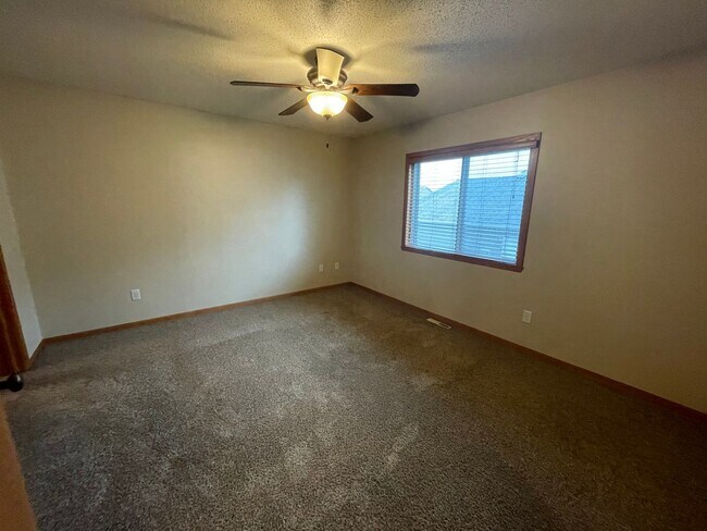 Building Photo - Pet-Friendly 3 Bed Twin Home with Patio & Garage