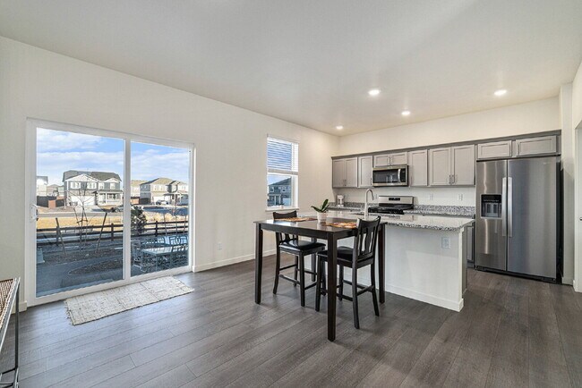 Building Photo - Limited Time Rent Special for this Immacul...