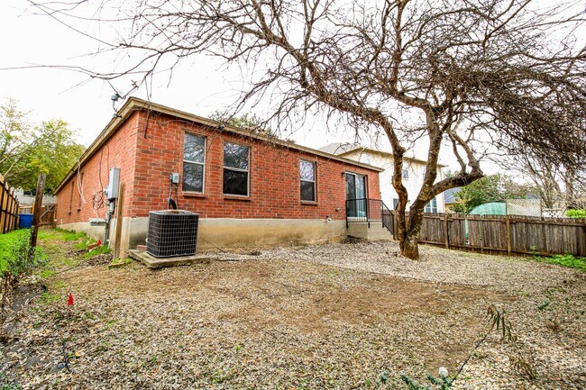Building Photo - 511 Mathis Mdw
