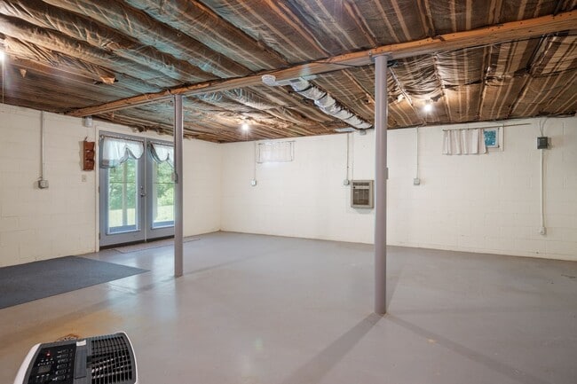 Building Photo - Charming 3 Bedroom Home with Tranquil Sett...