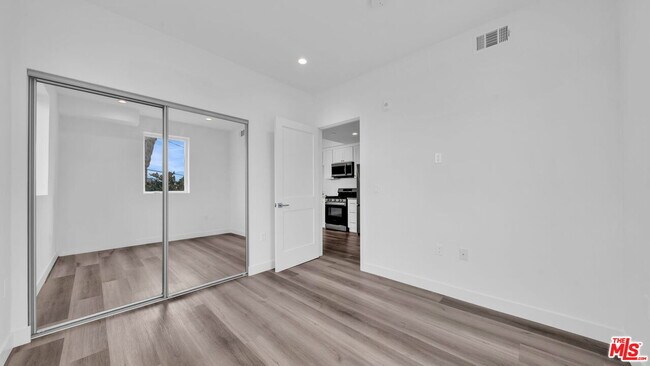 Building Photo - 667 Wilton Pl
