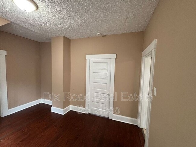 Building Photo - 209 N Grimes St