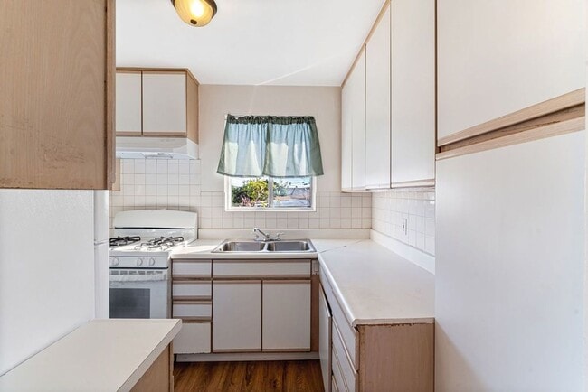 Building Photo - San Diego Linda Vista /Clairemont Area May  FREE  Modern 2-Bed/1-Bath Home with Laundry, Yard, an...