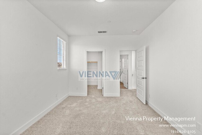 Building Photo - 6000 Waddington Wy