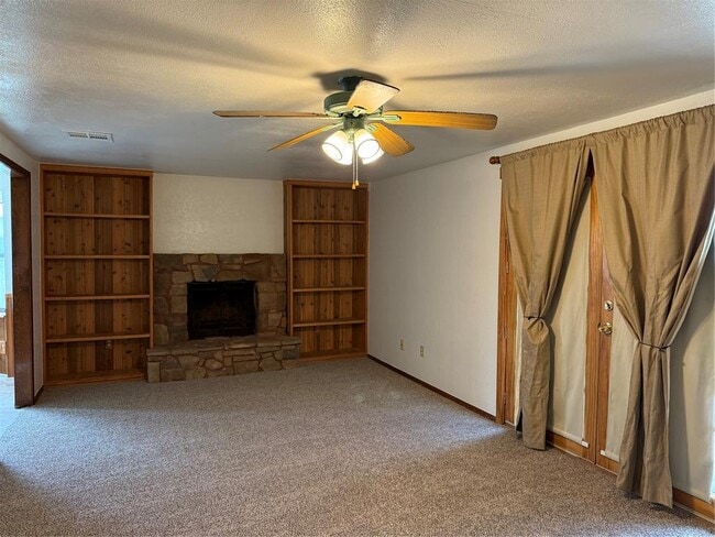 Building Photo - 1071 Raintree Mansion