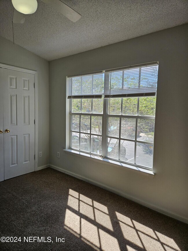 Building Photo - 12311 Kensington Lakes Dr