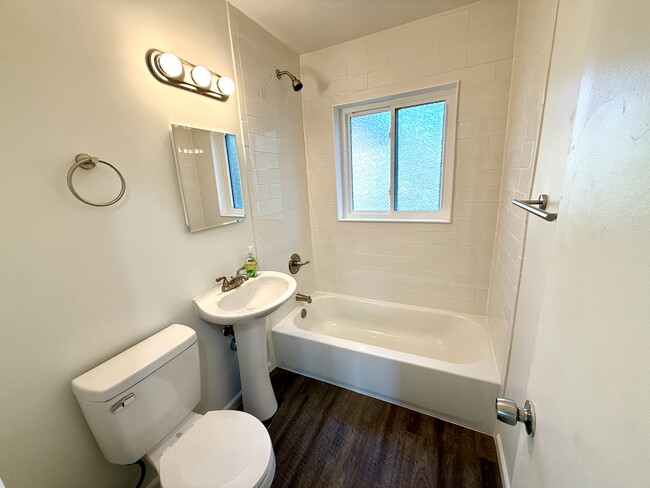 Bathroom - 2726 S Glencoe St