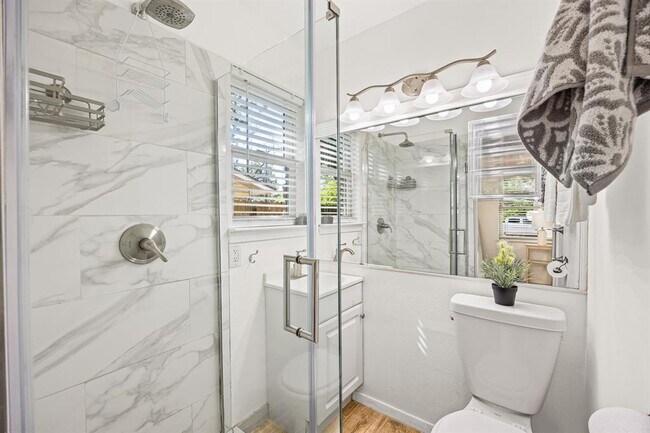 Building Photo - 3205 Whites Dr