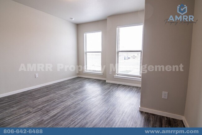 Building Photo - 2127 N Texas Ave