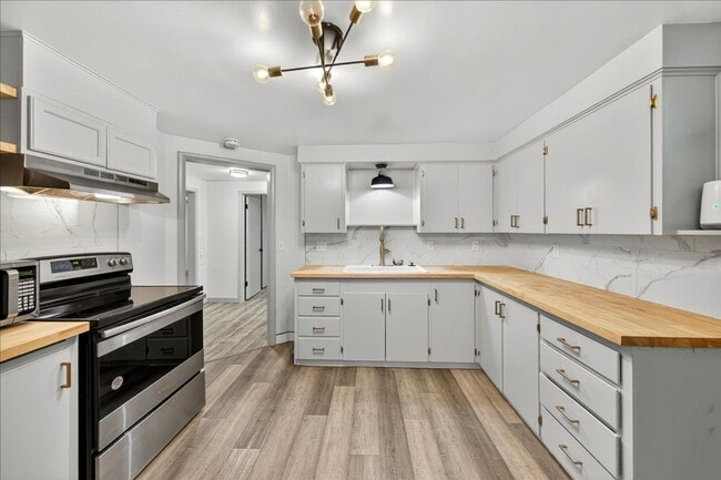 Building Photo - 27th St. 501/503