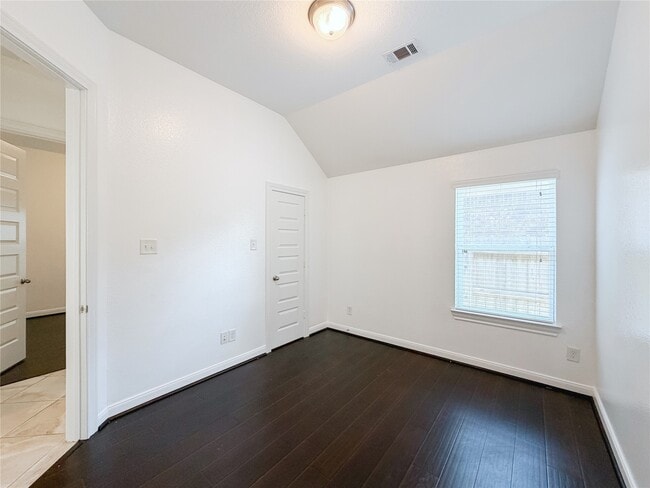 Building Photo - 18126 Golden Falls Ln
