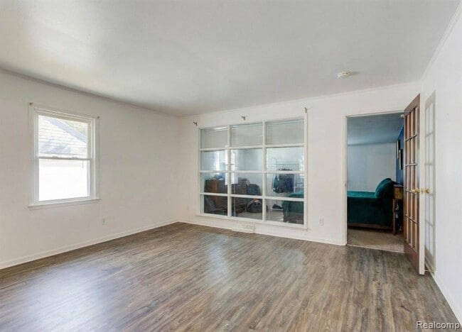 Building Photo - 12851 Saratoga St