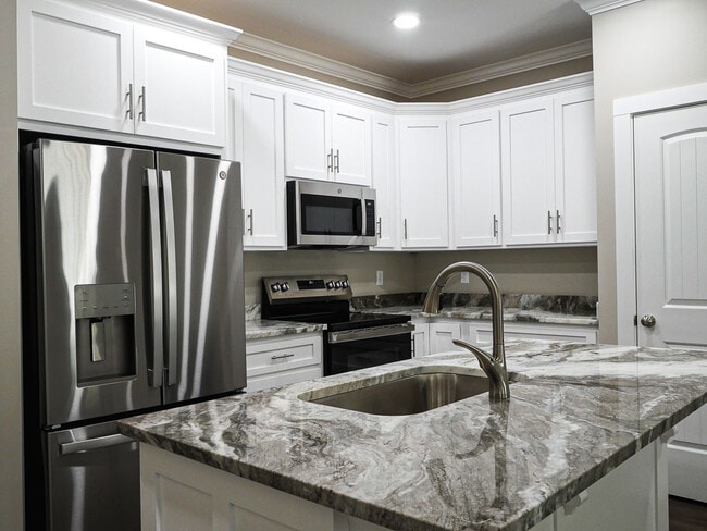 Building Photo - 1366 Summer Cir SW