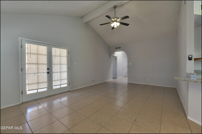 Building Photo - 609 Bristol Dr