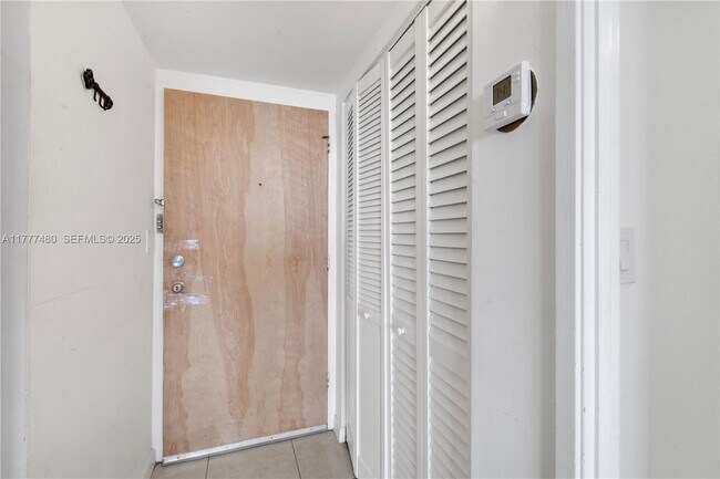 Building Photo - 1351 NE Miami Gardens Dr