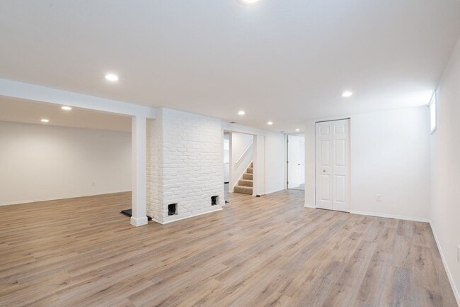 Building Photo - Spacious 4-Bed Home w/ Finished Basement & Fenced Yard – Lents Neighborhood