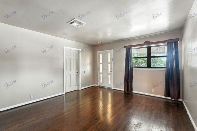 Building Photo - 10705 Coogan Dr
