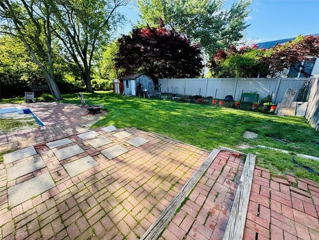 Building Photo - 662 Interlaken Ln