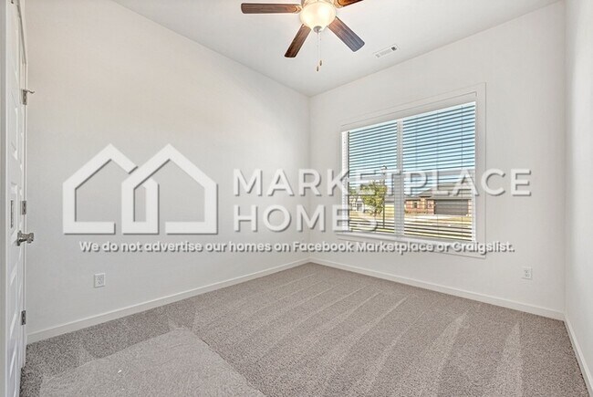 Building Photo - 375 Canada Dr