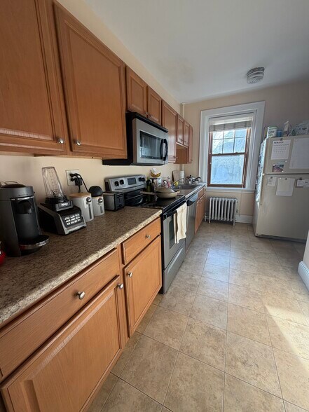 Building Photo - 48 Strathmore Rd