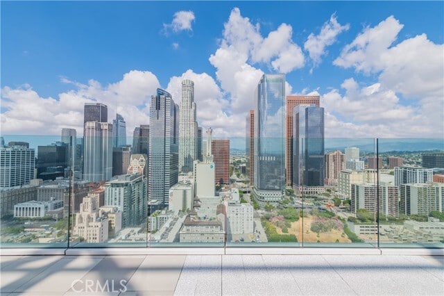 Building Photo - 400 S Broadway