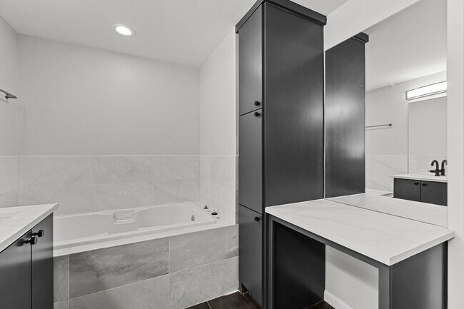 Building Photo - Tarrytown STUNNER!!!