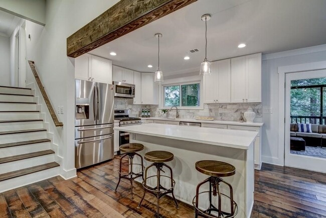 Building Photo - 260 Moonshadow Ct