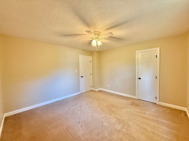 Building Photo - Recently Remodeled 4BD, 2.5BA North Raleig...