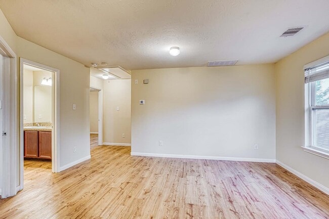 Building Photo - 18811 Dennington Dr