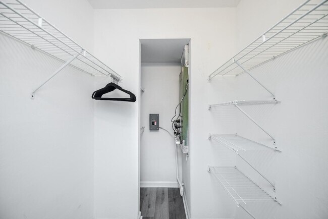 Building Photo - 502 Windsong Cir