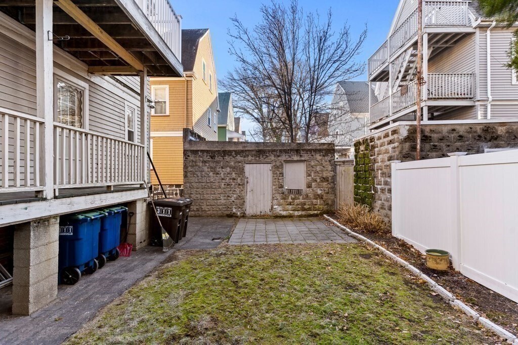 Building Photo - 82 Bromfield Rd