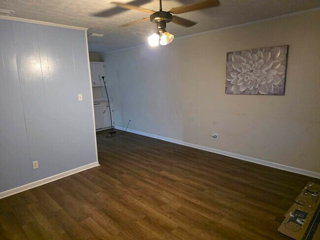 Living Room - 123 Keystone Plz