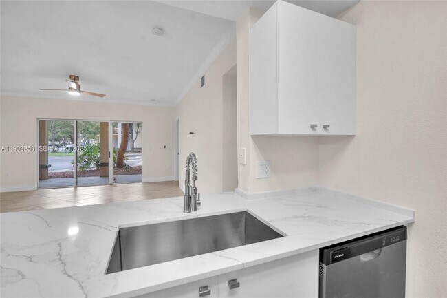 Building Photo - 2498 Centergate Dr