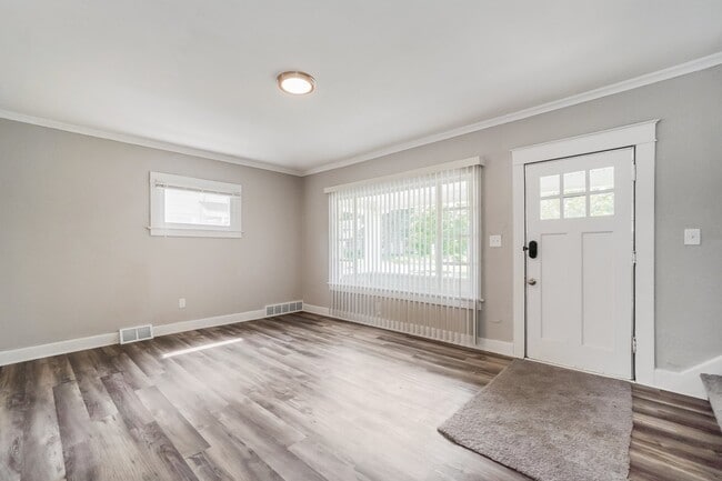 Building Photo - 625 Colima Dr