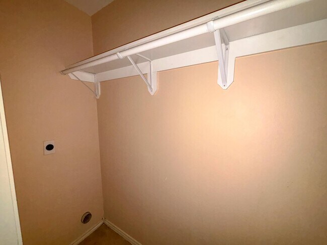 Building Photo - 803 E Fremont St