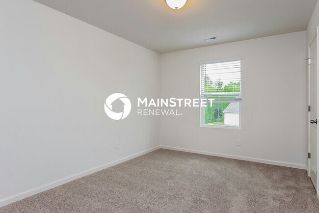 Building Photo - 4 Bedroom Pet-Friendly Home in Zebulon, NC with Main Street Renewal