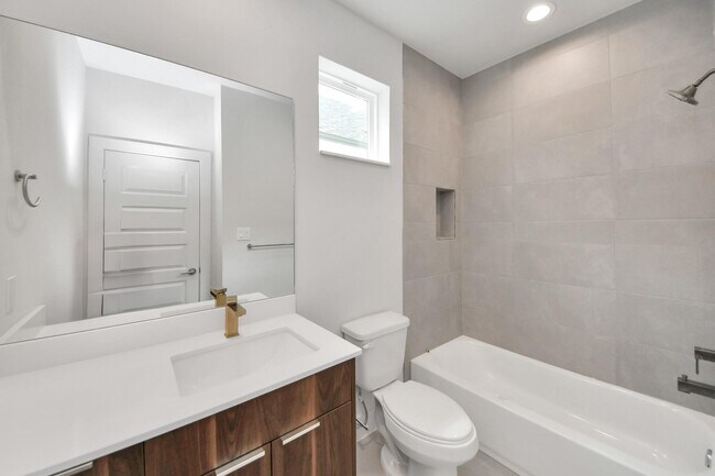 Building Photo - 13104 Moncloa Dr