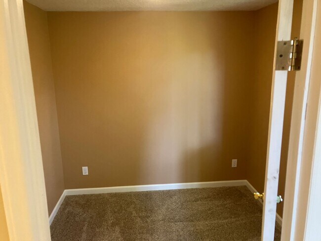 Building Photo - 3096 Deering Dr NW