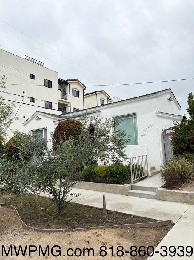 Building Photo - Ideally situated 2-Bed 2-Bath HOME