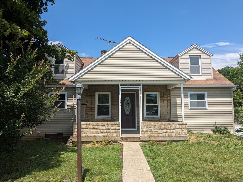 Building Photo - 329 York Rd