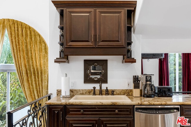 Building Photo - 3030 Passmore Dr